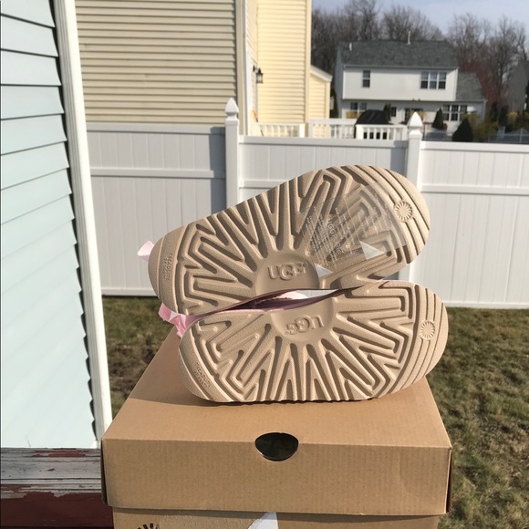 UGG Bailey Bow II - Picture 5 of 6